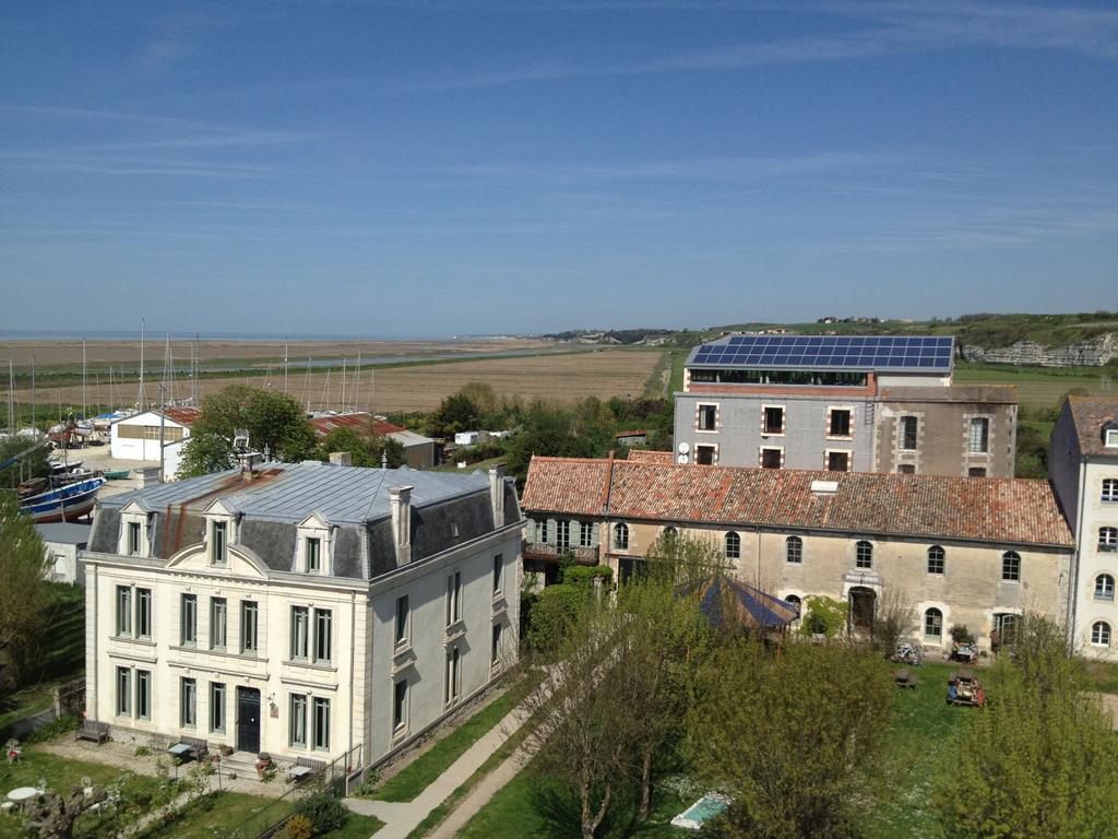 Le Domaine Du Meunier Hotell Mortagne-sur-Gironde Exteriör bild