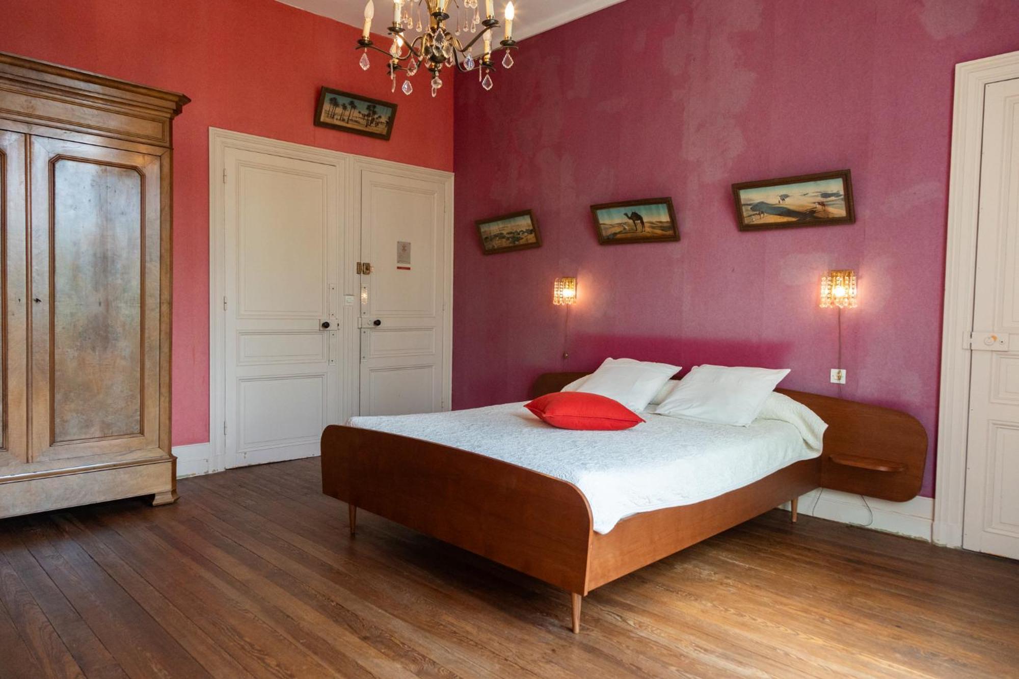 Le Domaine Du Meunier Hotell Mortagne-sur-Gironde Exteriör bild