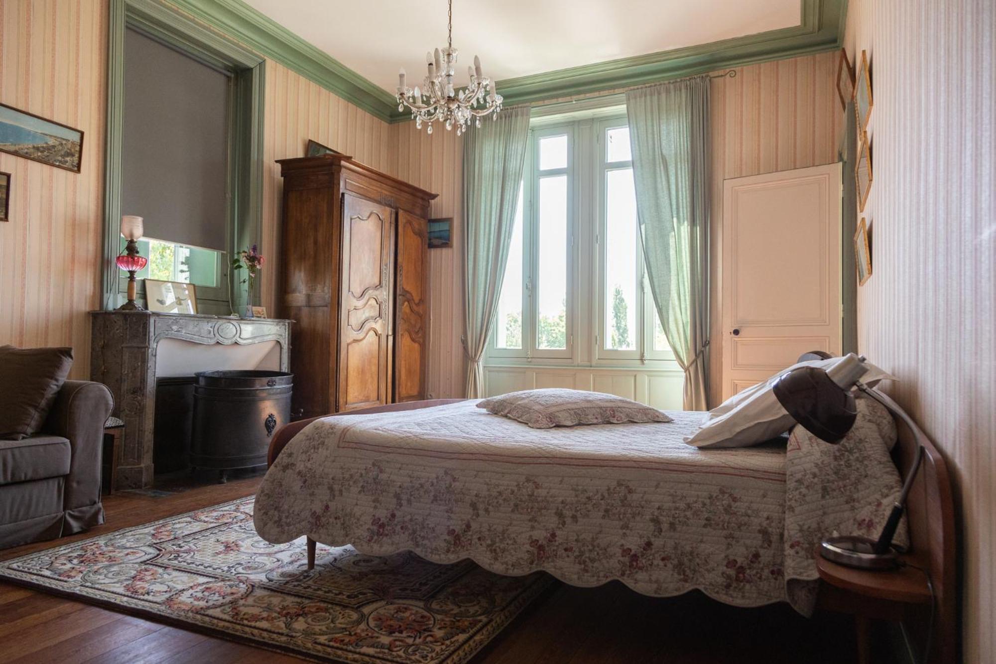 Le Domaine Du Meunier Hotell Mortagne-sur-Gironde Exteriör bild