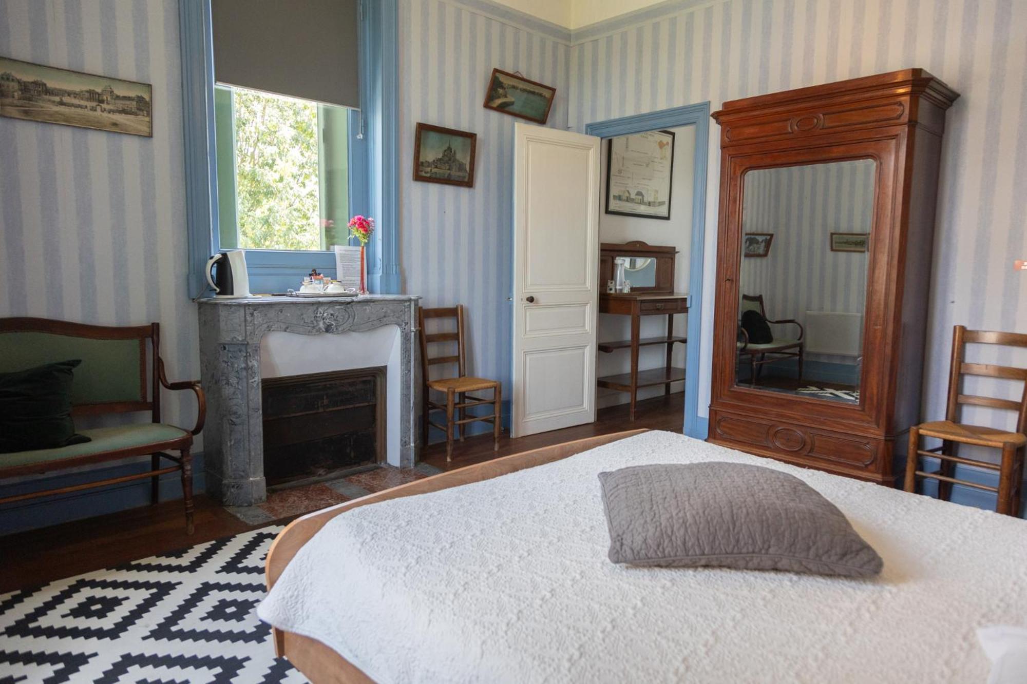 Le Domaine Du Meunier Hotell Mortagne-sur-Gironde Exteriör bild
