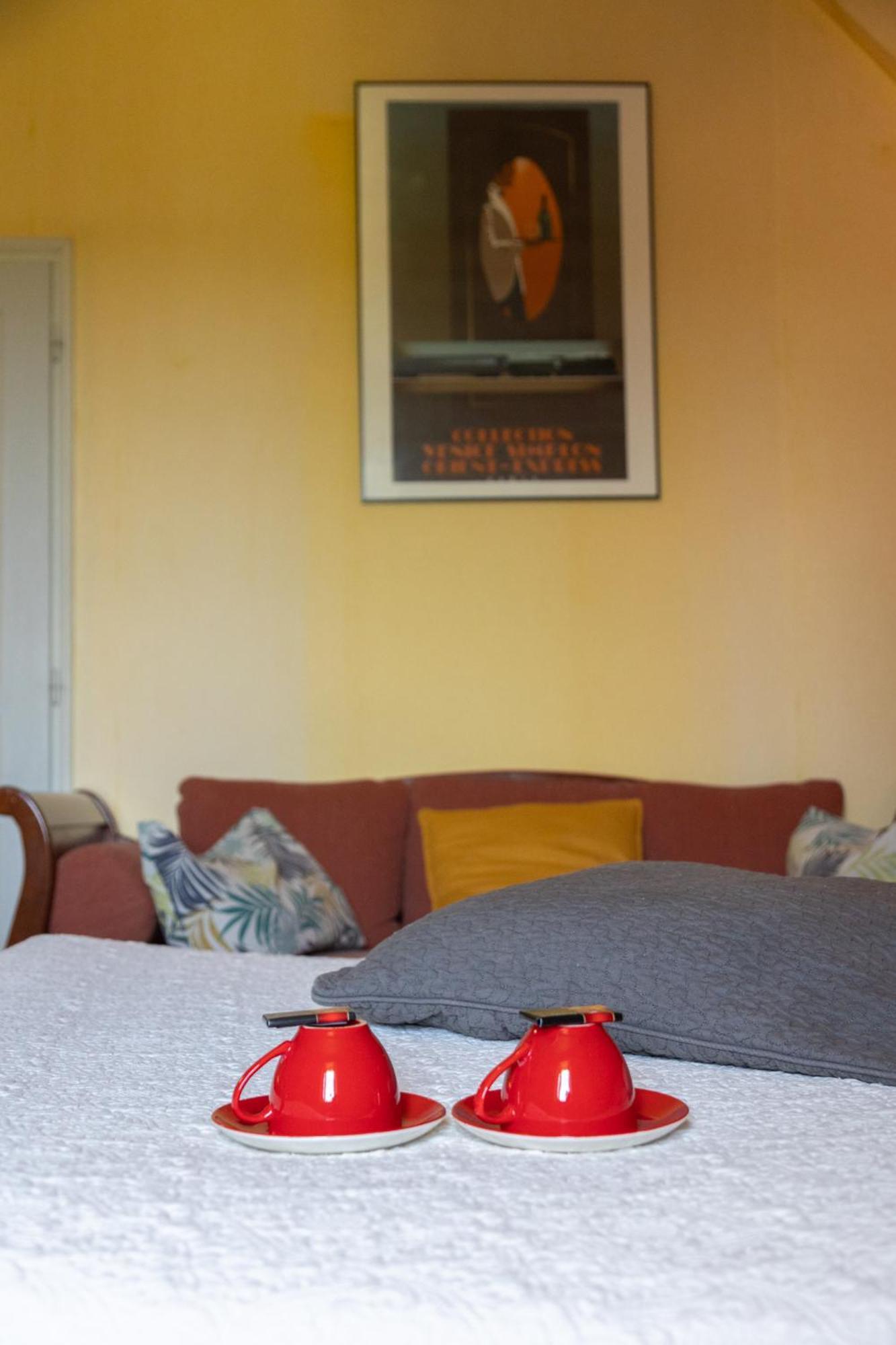 Le Domaine Du Meunier Hotell Mortagne-sur-Gironde Exteriör bild