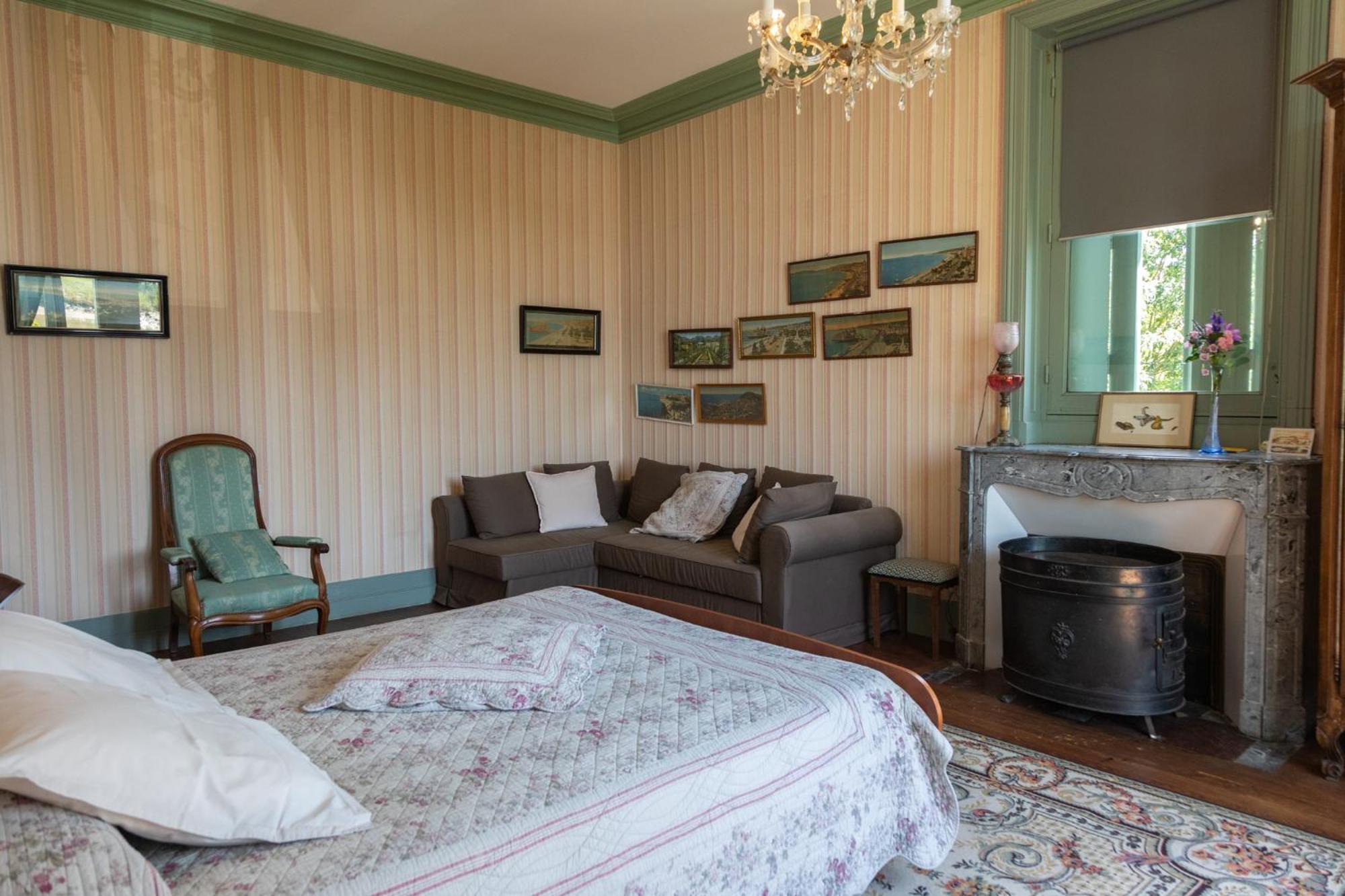 Le Domaine Du Meunier Hotell Mortagne-sur-Gironde Exteriör bild