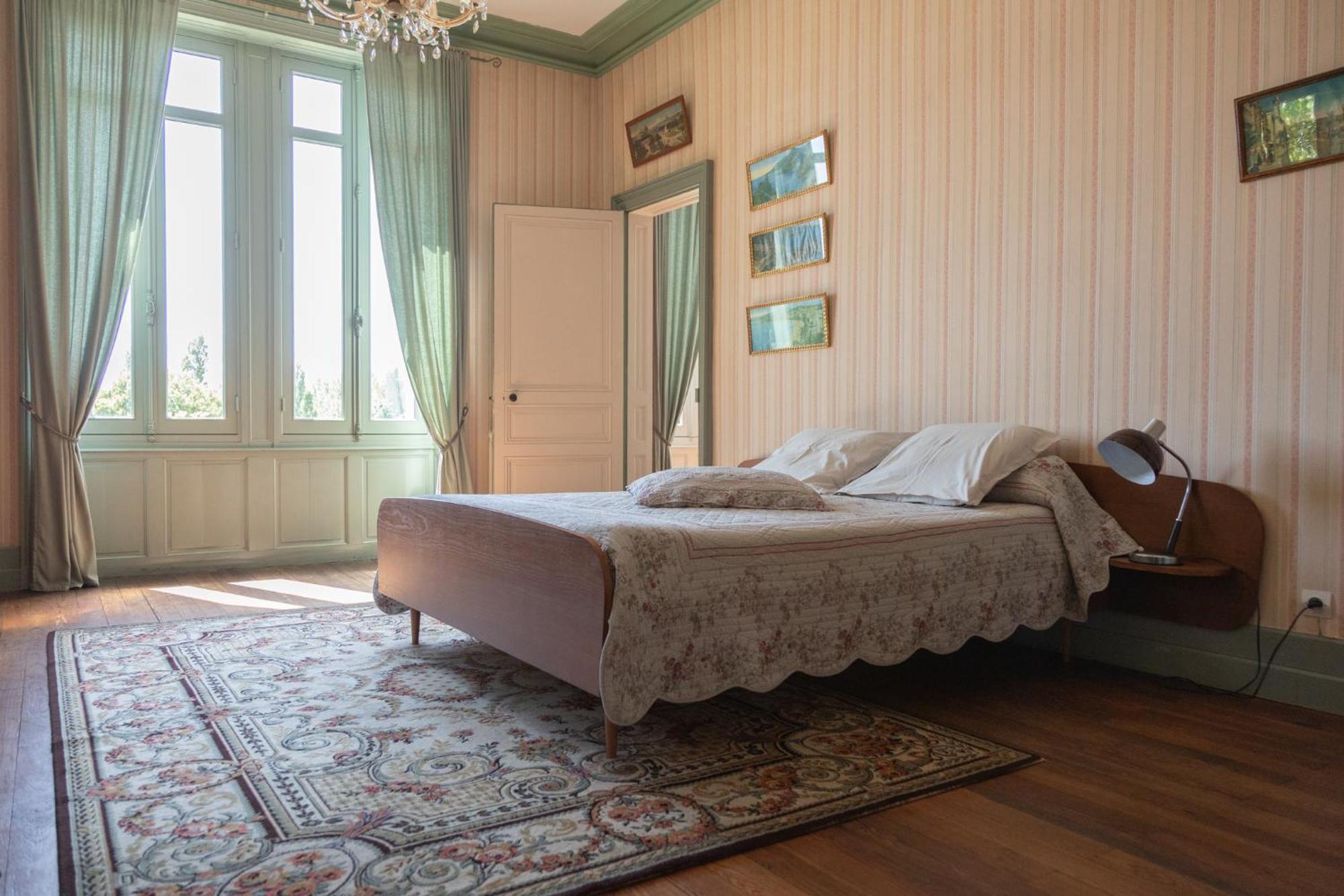 Le Domaine Du Meunier Hotell Mortagne-sur-Gironde Exteriör bild